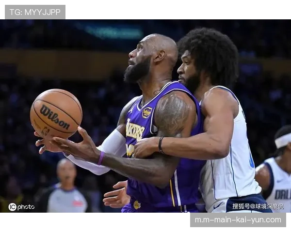 詹姆斯28+12+10创最老大三元 湖人胜独行侠止住颓势